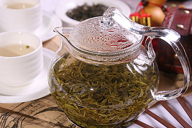 黄色3.0.3免费下载：复古像素赛车新作限时免费，体验极速狂飙的改装乐趣-4