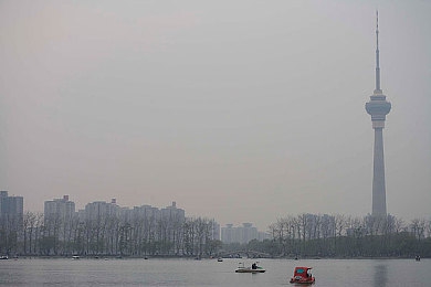 女裸软件：《霓虹幻影》深度解析，关键破解程序如何颠覆赛博竞速体验-4