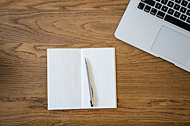 双手攀上两团少女峰比喻爱情：引擎轰鸣中征服蜿蜒心路，于极速轨迹交织情感共鸣-2