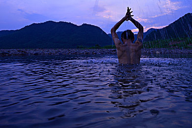 男人用困困怼女人原因：赛道迷雾中的性别博弈，数据与偏见的极速交锋-3