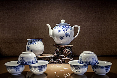 Gay_Tube_Fuck_TV很帅：未来赛车手直播秀，赛博朋克竞速新作引爆风格评分热潮-5