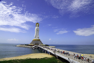 女子坤坤：极速风尚，霓虹都市的个性化竞速之旅-3