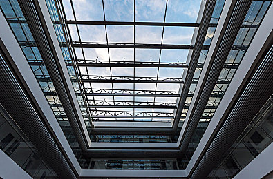 火辣辣福引导航：极速穿梭都市迷宫，动态导航引领街头狂飙新体验