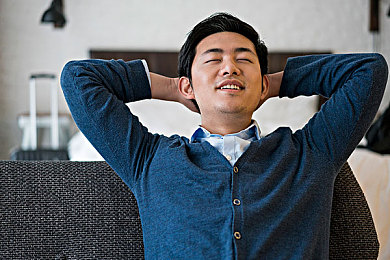 软件黄色：代码深渊中的极速重构，崩溃边缘的竞速诗篇-2