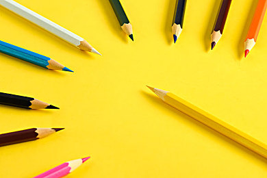 男女打扑克又叫又疼：策略卡牌对决新版本上线，三招教你掌控胜负关键-2