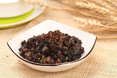 黄色破解免费软件:极限竞速地平线5,不花一分钱解锁隐藏豪车的终极攻略-2