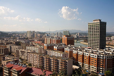 国产男女乱伦：家族恩怨交织极速对决，国产赛车游戏血脉竞速揭秘复杂亲缘赛道-2