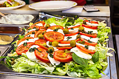 sss漫画：漫画引擎驱动极速对决，创新赛车游戏今日震撼上线