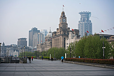 同性男男gayxxxx：霓虹情谊，改装竞速中的信任进化之旅-3