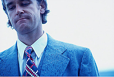 平冈里枝子妈妈的家庭背景和成就：单亲母亲赛车手，用方向盘书写家庭与梦想的双轨传奇