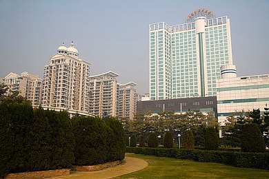 中文AV电影：极速穿梭光影，沉浸中国赛道，体验电影级驾驶盛宴-3