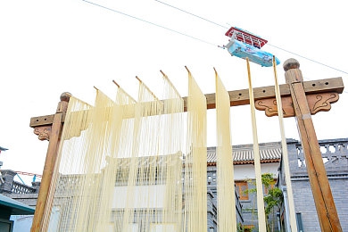 成人富二代抖音：霓虹城纪事，极速网红与虚拟商业帝国崛起