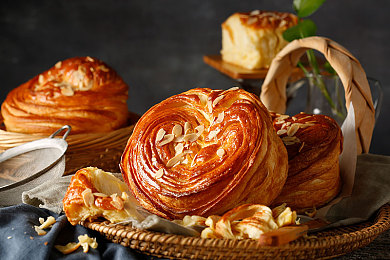 男生小困困入女生小困困小学：彩虹涡轮闯关，勇气校车的奇幻反转之旅-3