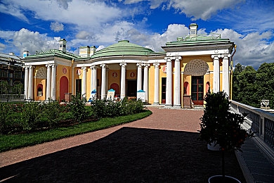 国产成人三级av：都市极速，霓虹迷途中的道德竞逐-4