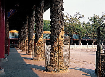 色大师看片：色彩与线条交织的移动画布，改装艺术大师的视觉诗篇-5