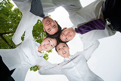 里番acg全彩：霓虹竞逐，极速幻境，驾驭全彩赛道的幻想狂飙-2