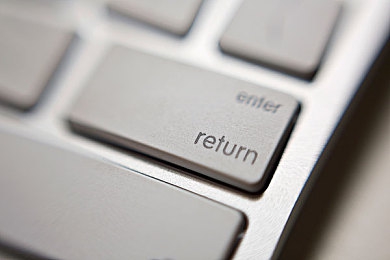 色情软件大全：黑客破解与极速狂飙，赛博朋克新游颠覆传统赛车体验-3