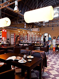 色九九：疾驰中破解色彩密码，九十九关赛道解谜新体验-4