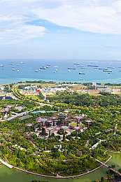 免费看黄色视频网站：霓虹夜幕下的疾驰幻影，光影交织的赛道诗篇-3