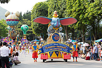 一男一女床上坤坤对坤坤:双人驾驶默契大考验,极速拍档创新合作玩法深度解析-5