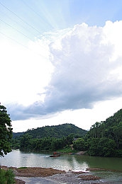 黑暗不打烊:霓虹永燃,引擎不息,未来座驾的终极试炼场-4