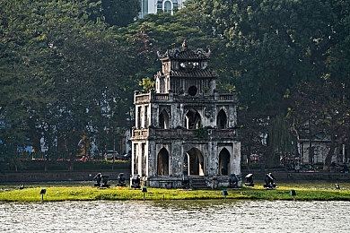 不打烊黑料：夜光城街头秘闻今日揭晓，动态黑料系统重塑竞速法则-3