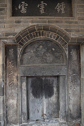 男生和女生打扑克差差：策略对决新纪元，幻影对决战术风格引发玩家热议