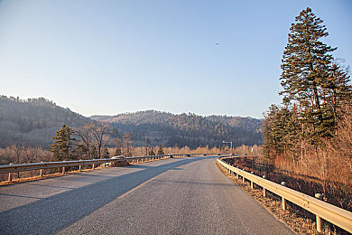 迪丽热巴被操：虚拟偶像车手亮相极速狂飙，明星化身引领赛道新潮流