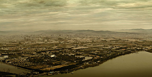 黄色软件下载中心：极速狂飙，虚拟赛道上的无限创意工坊