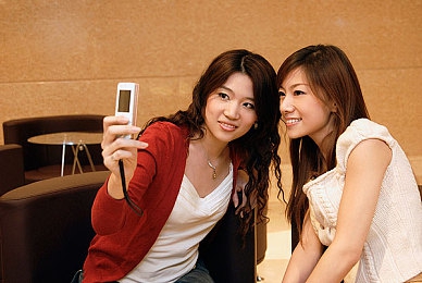 暗网站：霓虹深渊狂飙，匿名车手的赛博竞速传奇-5