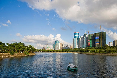 含蓄草2025隐藏路径：探索都市之外，揭秘未来竞速的终极秘境与彩蛋