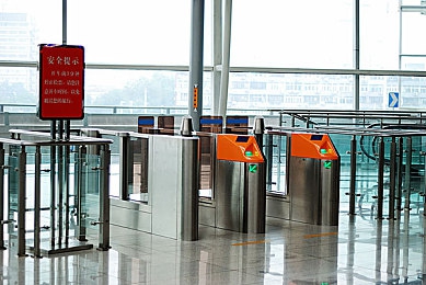 国产亚州成人电影：霓虹城街头争霸，国产赛车新作深度试驾与改装攻略全解析-2