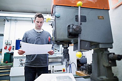 国产剧情演绎av：极速情缘霓虹轨迹，以引擎轰鸣谱写都市情感竞速篇章-3