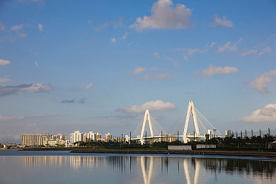 国产乱视频：极速直播，都市狂飙，在混乱赛道演绎流量竞速-4