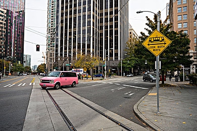 蓝鸟推特9.1高危风险免费版安装：《极速狂飙：暗影赛道》全新高危漏洞玩法引发热议，玩家面临道德与风险抉择-4