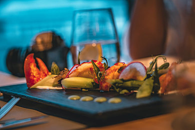 厨房与子伦BBw少妇5BBw：灶火极速，霓虹街巷的味蕾竞逐之旅-4