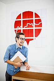 黄三色是哪三色颜色搭配好看：疾驰调色盘，赛道上的视觉竞速艺术-3