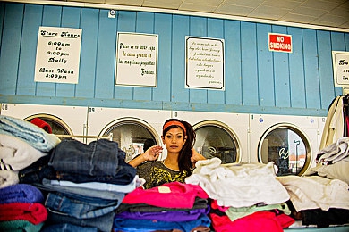 黄三色和红三色搭配效果图：竞速美学新潮流，经典配色点燃赛道激情与策略-4