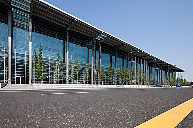 黄网站app：赛博竞速新作引爆热议，霓虹都市暗藏经典彩蛋-3