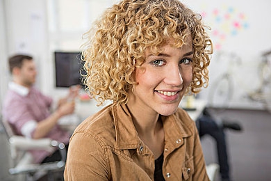 男女差差差网站：极速进化新作颠覆传统，性别差异打造独特赛车策略体验-3