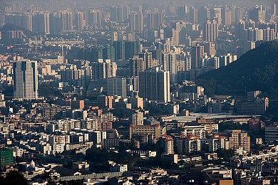 火辣性福利导航：霓虹都市隐藏奖励全解析，顶级赛车与彩蛋获取攻略-2