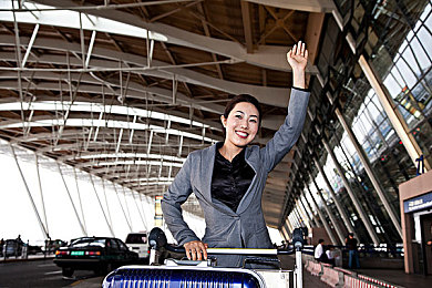 国产对白女主播野战：《极速直播：公路风云》今日上线，首款融合实时互动与开放世界竞速的创新游戏登场-4