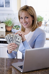 体育生脱裤子自慰：《极限车手》今日上线，卸下所有辅助直面纯粹竞速巅峰