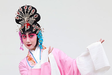 黑瓜网：近未来竞速新作问世，黑客攻防与极速驾驶引爆双重战场