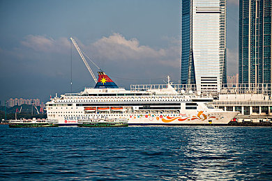 乳液逛飚：奇幻赛道新体验，竞速游戏融合护肤元素引爆玩家热议-2