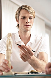 三上悠亚一区二区在线观看：极速幻影，赛道分区的动态博弈艺术-5