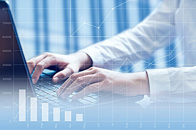 www黄：怀旧赛道上的警匪追逐，经典重制中的速度艺术-3