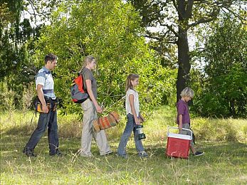 男同色色网站：《极速同好会》隐藏社交功能解锁，玩家热议炫酷涂装交换系统-4