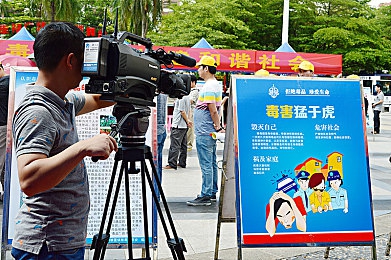 男生下面插女生下面app：双人驾驶新纪元，极速连结如何用协作重新定义赛车游戏-5