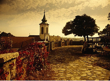 黄色应用2023：复古赛车新作引爆2023，极速像素赛道挑战极限操作-5